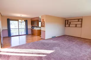 302 Sherwood Ave N, Thief River Falls, MN 56701 - Photo 5