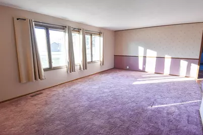 302 Sherwood Avenue N, Thief River Falls, MN 56701 - Photo 3