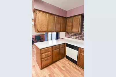 302 Sherwood Avenue N, Thief River Falls, MN 56701 - Photo 11