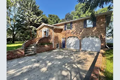 212 Carrow Circle, Marshall, MN 56258 - Photo 1