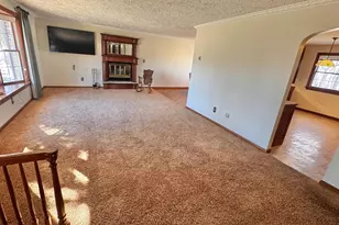 212 Carrow Cir, Marshall, MN 56258 - Photo 3