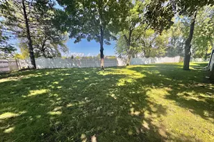 212 Carrow Cir, Marshall, MN 56258 - Photo 9