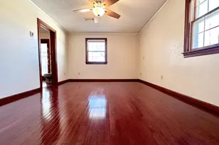 212 Carrow Cir, Marshall, MN 56258 - Photo 7