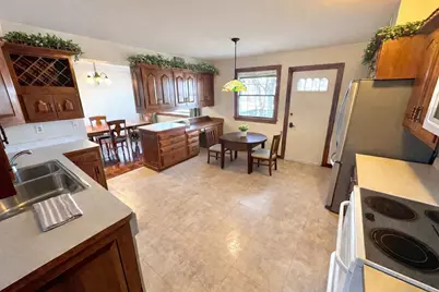 212 Carrow Circle, Marshall, MN 56258 - Photo 11