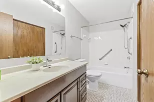 10441 Greenbrier Rd, Minnetonka, MN 55305 - Photo 15