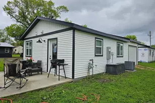 201 1/2 10th Ave SE, Pipestone, MN 56164 - Photo 3