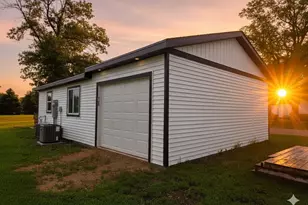 201 1/2 10th Ave SE, Pipestone, MN 56164 - Photo 7