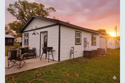 201 1/2 10th Avenue SE, Pipestone, MN 56164 - Photo 5