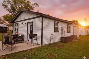 201 1/2 10th Ave SE, Pipestone, MN 56164 - Photo 5