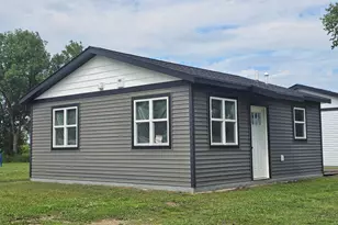 201 10th Ave SE, Pipestone, MN 56164 - Photo 3