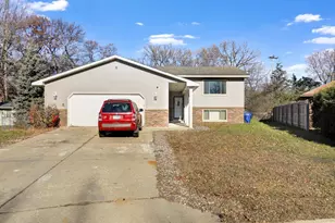 6 Clover Ct, Saint Cloud, MN 56301 - Photo 1