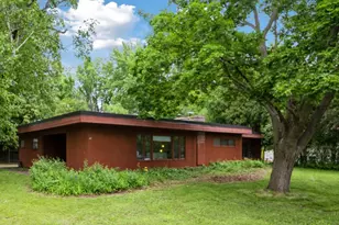 10324 Lakeview Dr W, Minnetonka, MN 55305 - Photo 1