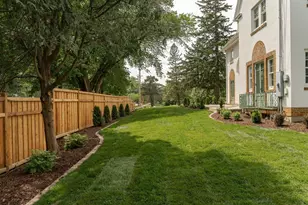 925 6th St SW, Rochester, MN 55902 - Photo 9