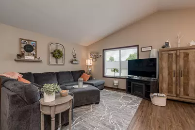 641 Beverly Street, Wanamingo, MN 55983 - Photo 3