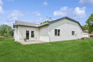 185 21st Ave SW, Cambridge, MN 55008 - Photo 7