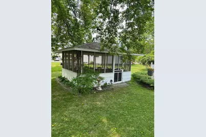 406 Roberts Avenue NE, Warroad, MN 56763 - Photo 3