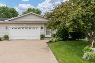 623 E Rolling Hills Dr, Le Center, MN 56057 - Photo 1