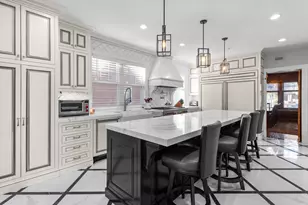 818 Summit Ave, Saint Paul, MN 55105 - Photo 13