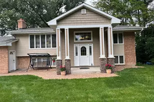 8000 Winnetka Heights Dr, Golden Valley, MN 55427 - Photo 3