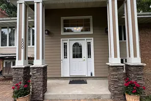 8000 Winnetka Heights Dr, Golden Valley, MN 55427 - Photo 5