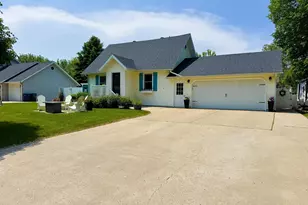 906 S Martin St, Fergus Falls, MN 56537 - Photo 1