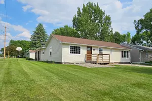 111 10th Ave SE, Elbow Lake, MN 56531 - Photo 1