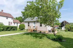 921 N 2nd St, Mankato, MN 56001 - Photo 1