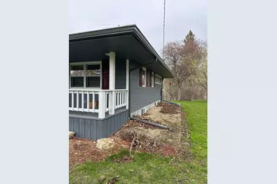 332 E Pleasant Avenue, Ellsworth, WI 54011 - Photo 3