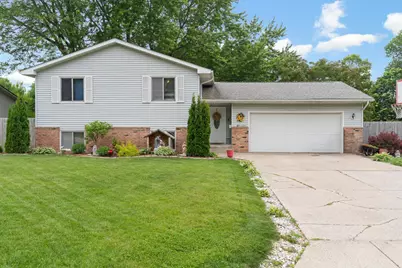 2040 6th Avenue NE, Owatonna, MN 55060 - Photo 1