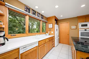 5731 High Park Dr, Minnetonka, MN 55345 - Photo 9