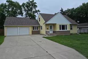 916 12th Ave S, Moorhead, MN 56560 - Photo 1