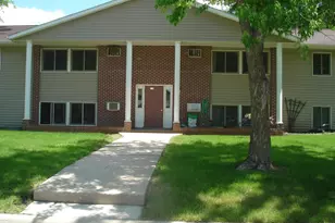 725 S 9th St, Bird Island, MN 55310 - Photo 1