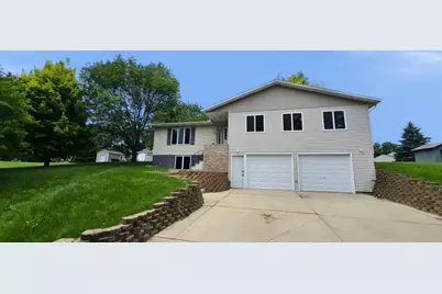 805 Louis Avenue, Jackson, MN 56143 - Photo 1