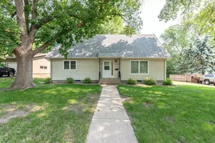 419 W Jackson St, Saint Peter, MN 56082 - Photo 1