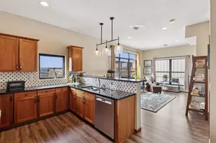 270 4th St E, Saint Paul, MN 55101 - Photo 13