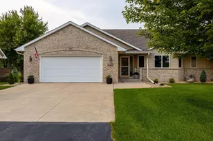 1404 17th Ave SW, Austin, MN 55912 - Photo 1