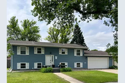 907 22nd Avenue S, Moorhead, MN 56560 - Photo 1