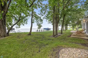 886 S Shore Dr, Detroit Lakes, MN 56501 - Photo 7
