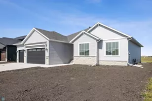 2924 Prairie Farms Cir S, Fargo, ND 58104 - Photo 3