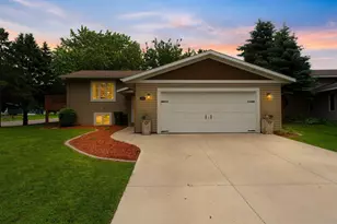 605 Park Island Dr SW, Hutchinson, MN 55350 - Photo 1