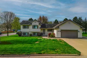 704 W Main St, Madelia, MN 56062 - Photo 1