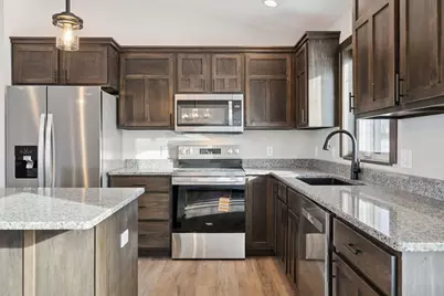 492 Coyote Way, New Richmond, WI 54017 - Photo 7