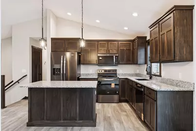 491 Coyote Way, New Richmond, WI 54017 - Photo 3