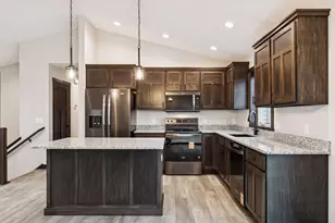 491 Coyote Way, New Richmond, WI 54017 - Photo 3