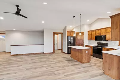 437 Coyote Way, New Richmond, WI 54017 - Photo 5