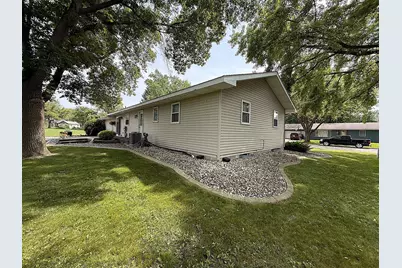 112 Orchard Circle, Montevideo, MN 56265 - Photo 7