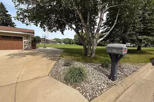 112 Orchard Cir, Montevideo, MN 56265 - Photo 5