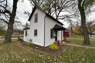 805 Franklin St SW, Hutchinson, MN 55350 - Photo 1