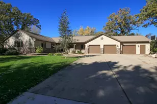660 Lakewood Dr S W, Hutchinson, MN 55350 - Photo 37