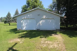 402 W 1st St, Sherburn, MN 56171 - Photo 41